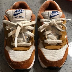 Nike Air Max 1 Premium Retro Curry’s